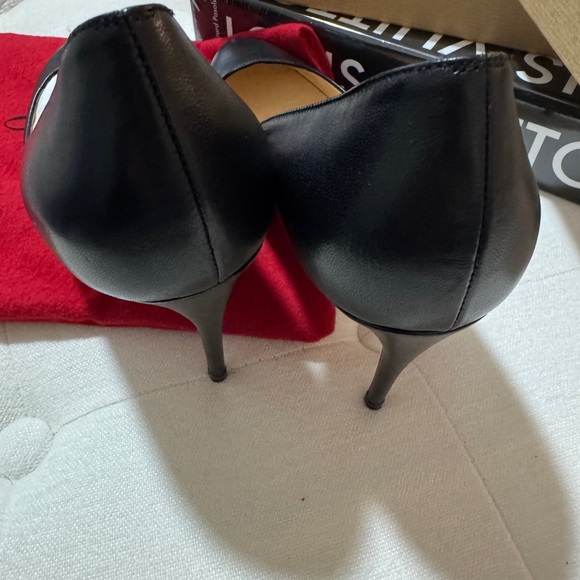 Christian Louboutin Elegant Black Heels - Picture 6 of 10